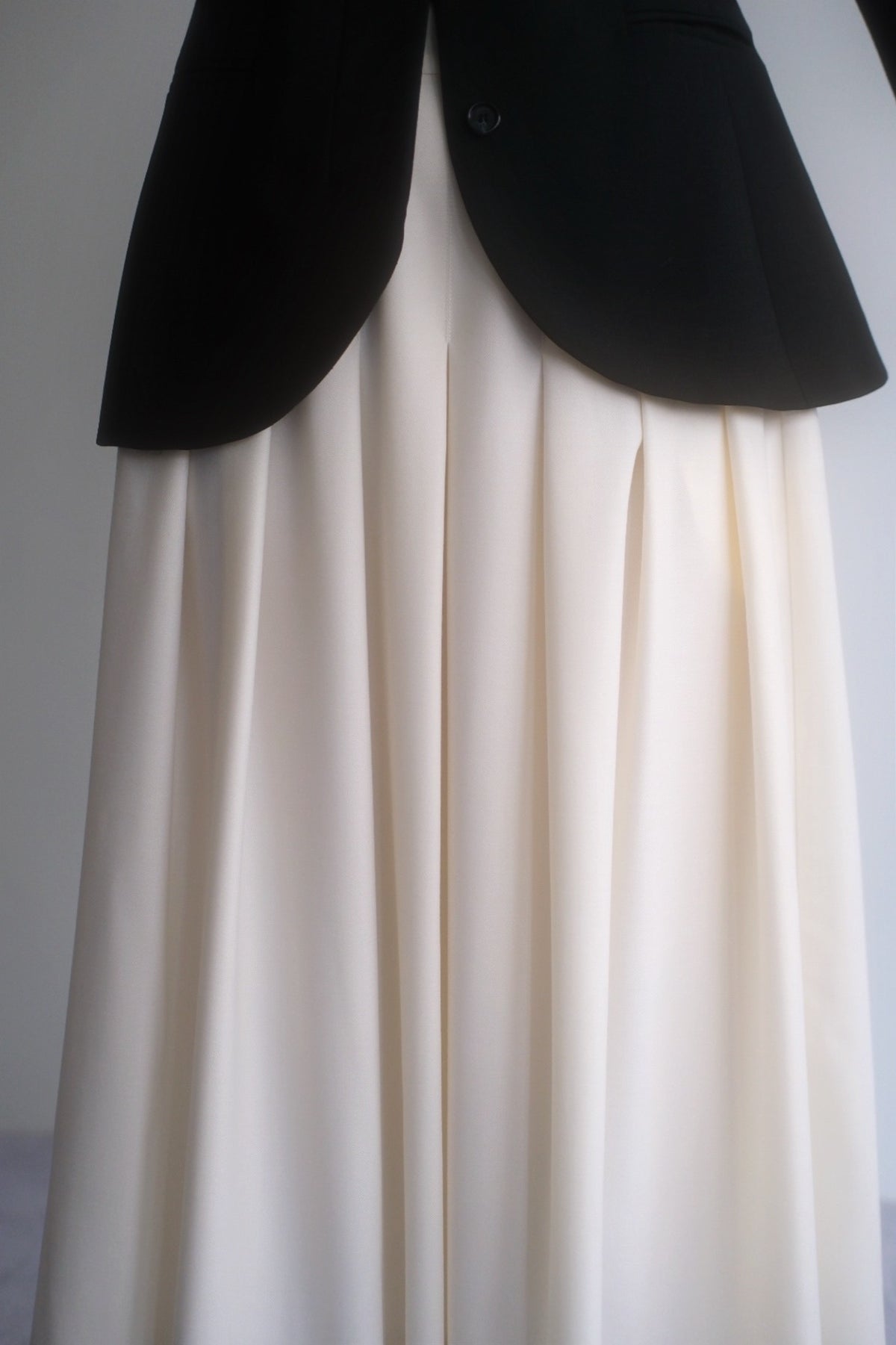 White volume skirt