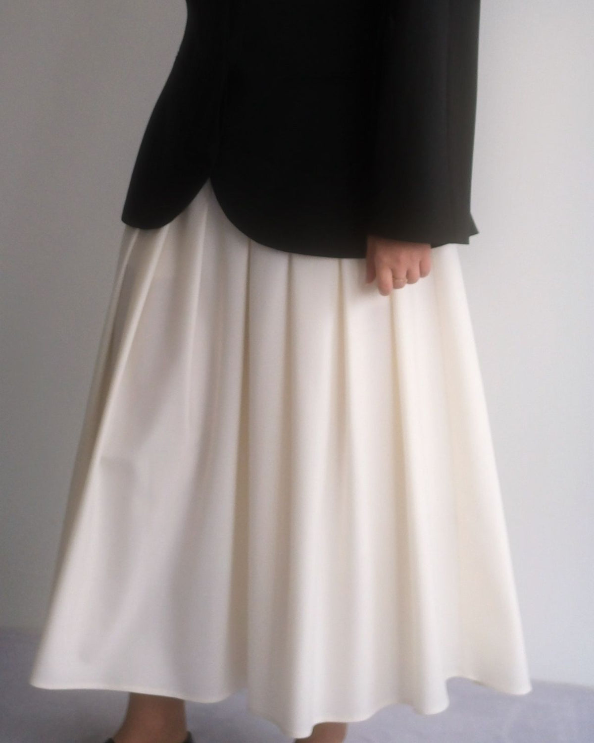 White volume skirt