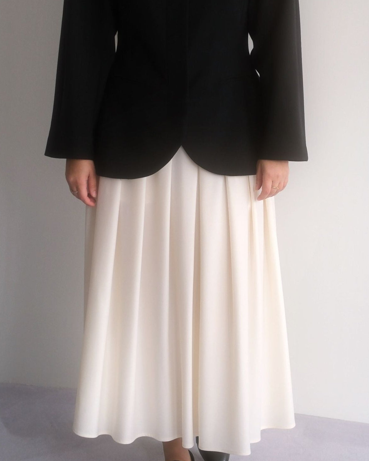 White volume skirt
